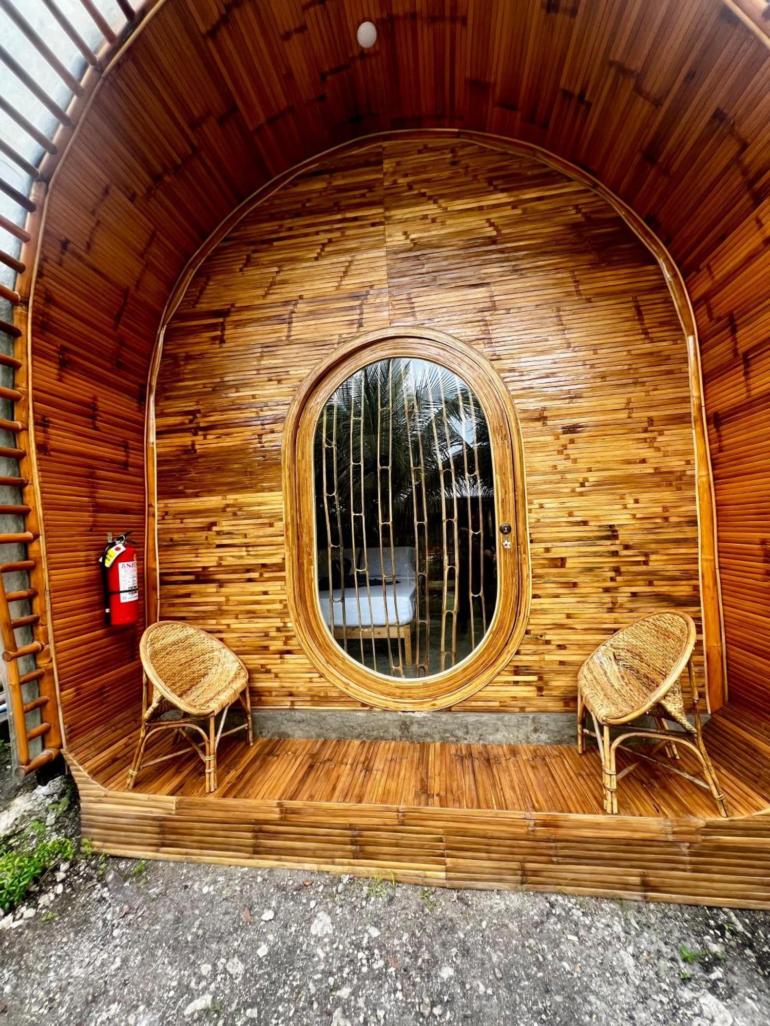 The Backyard Inn Моалбоал Екстериор снимка