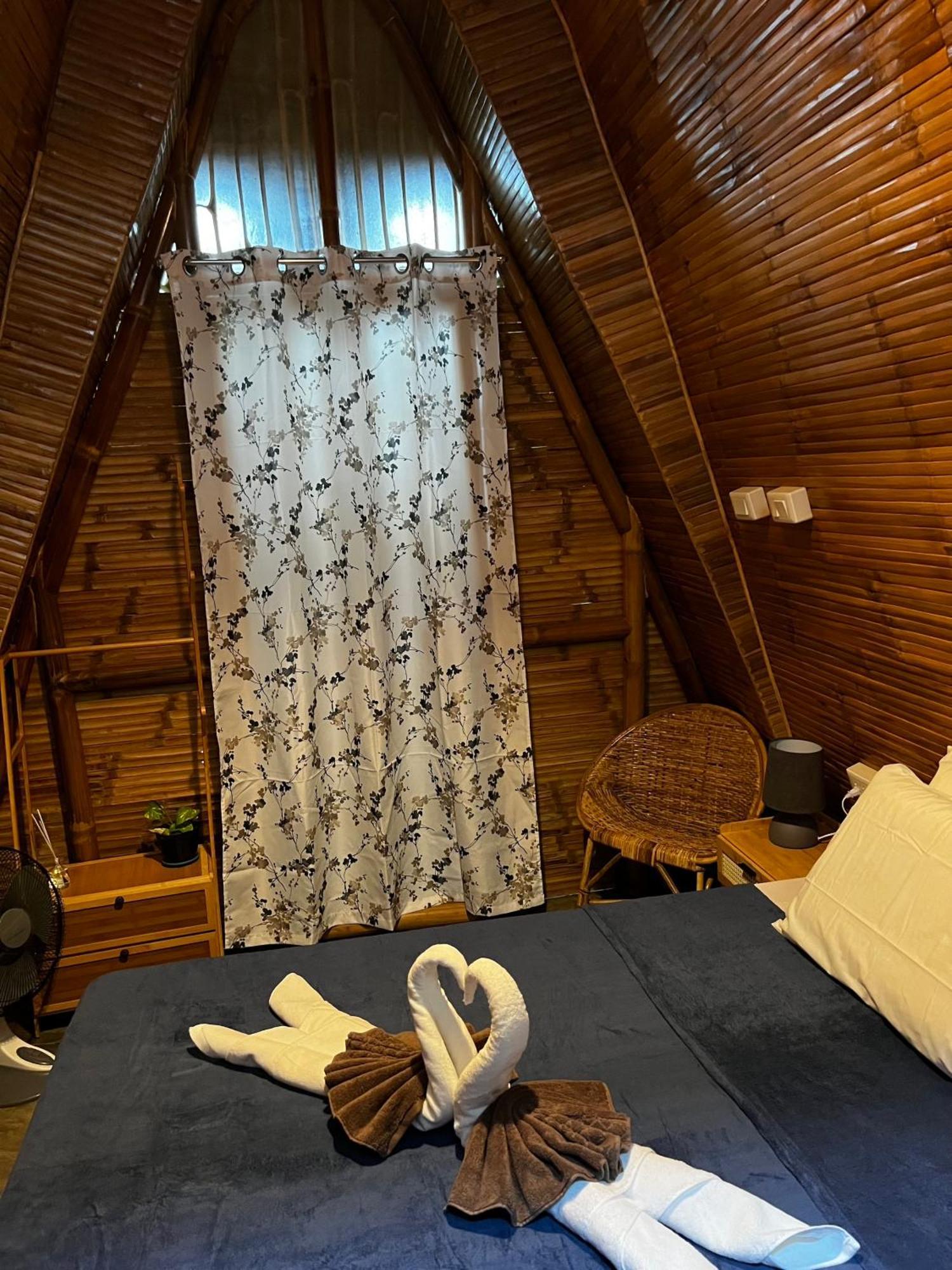 The Backyard Inn Моалбоал Екстериор снимка