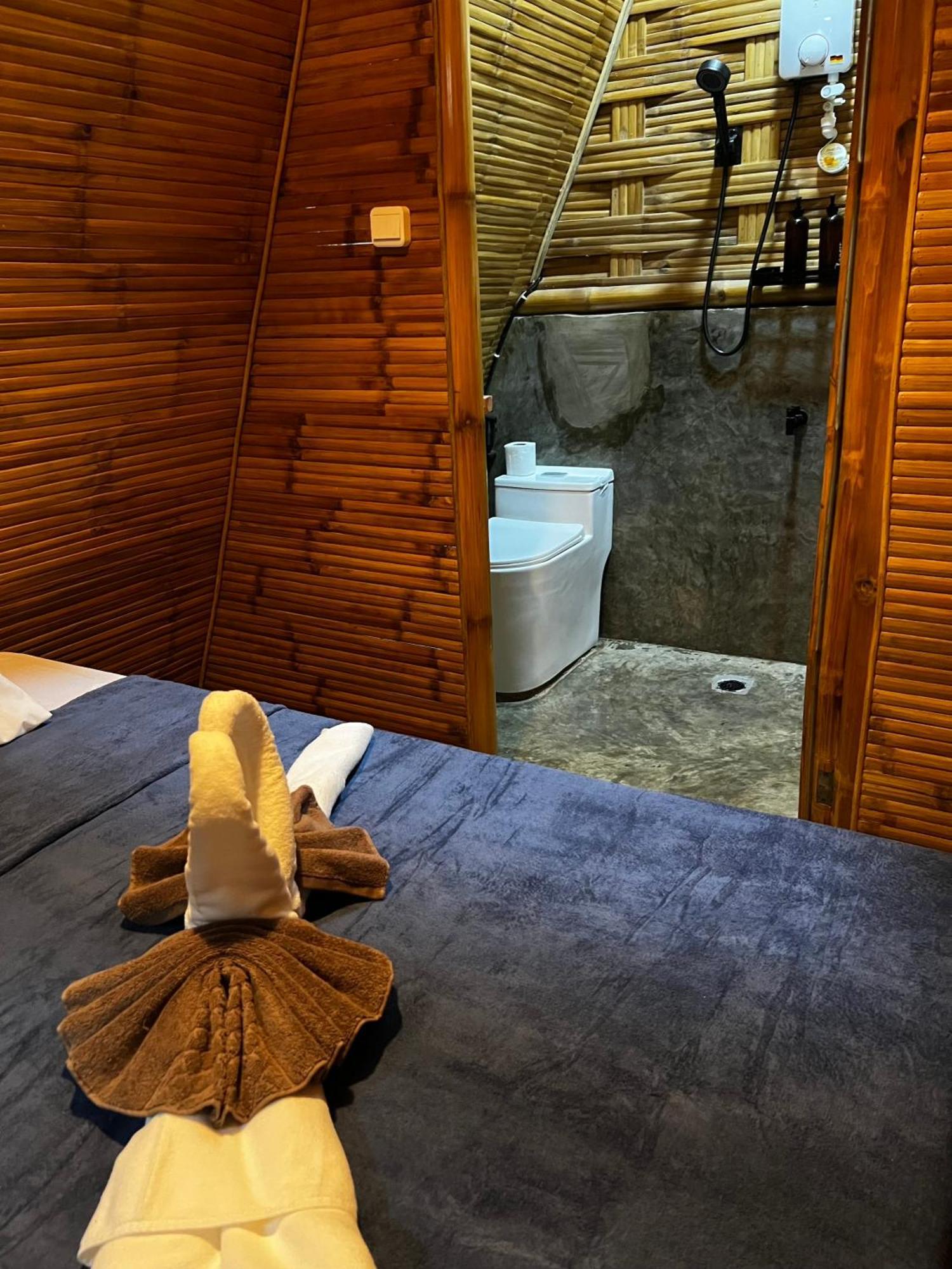The Backyard Inn Моалбоал Екстериор снимка