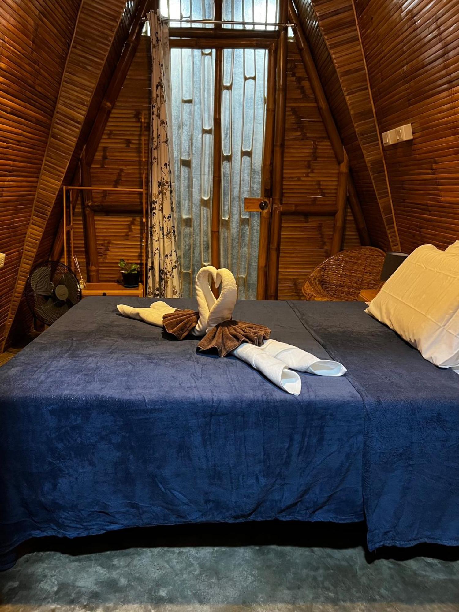 The Backyard Inn Моалбоал Екстериор снимка