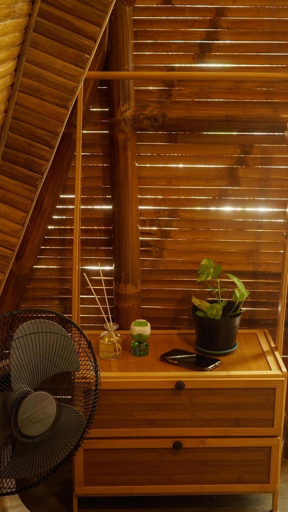 The Backyard Inn Моалбоал Екстериор снимка