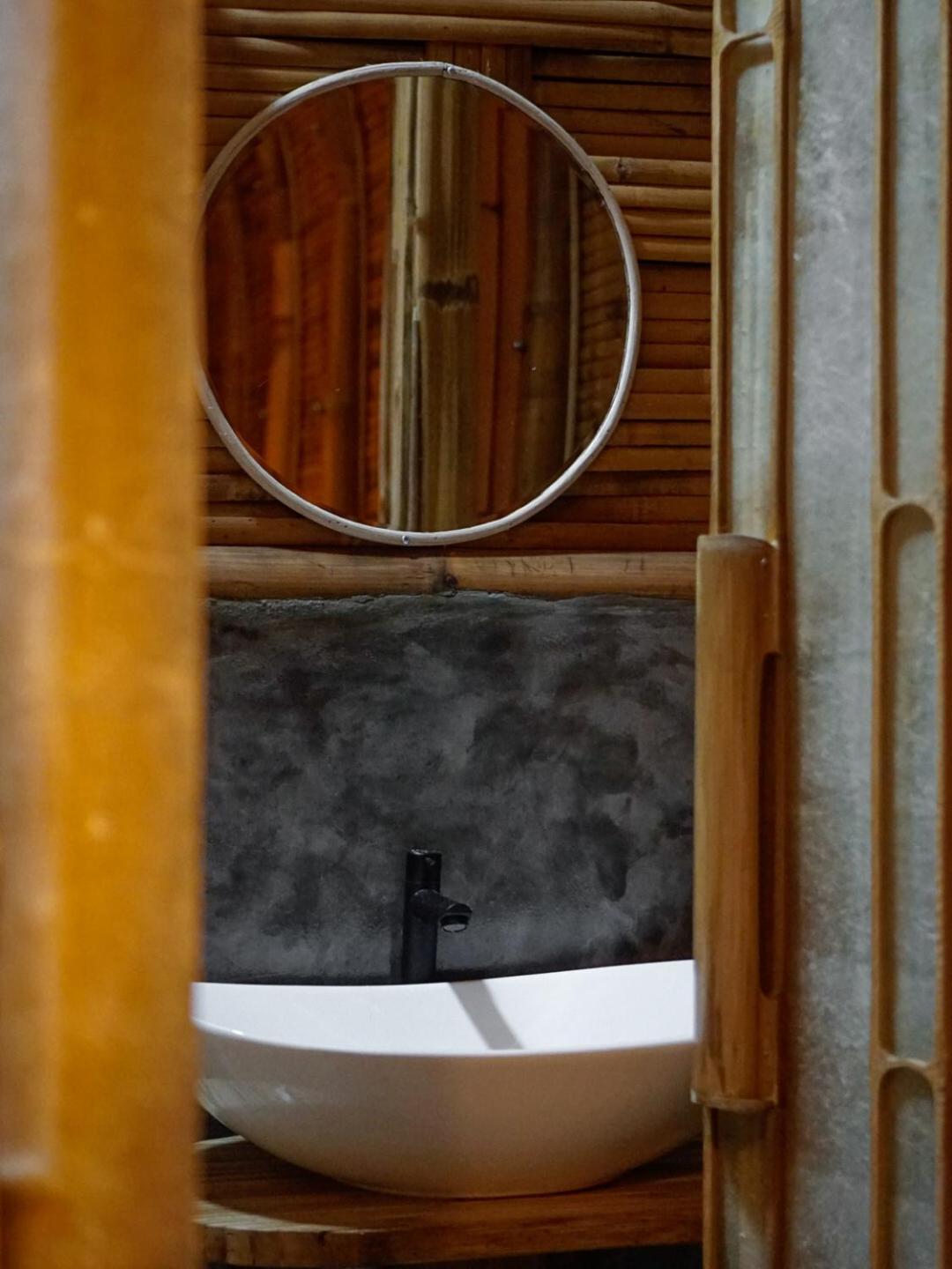 The Backyard Inn Моалбоал Екстериор снимка