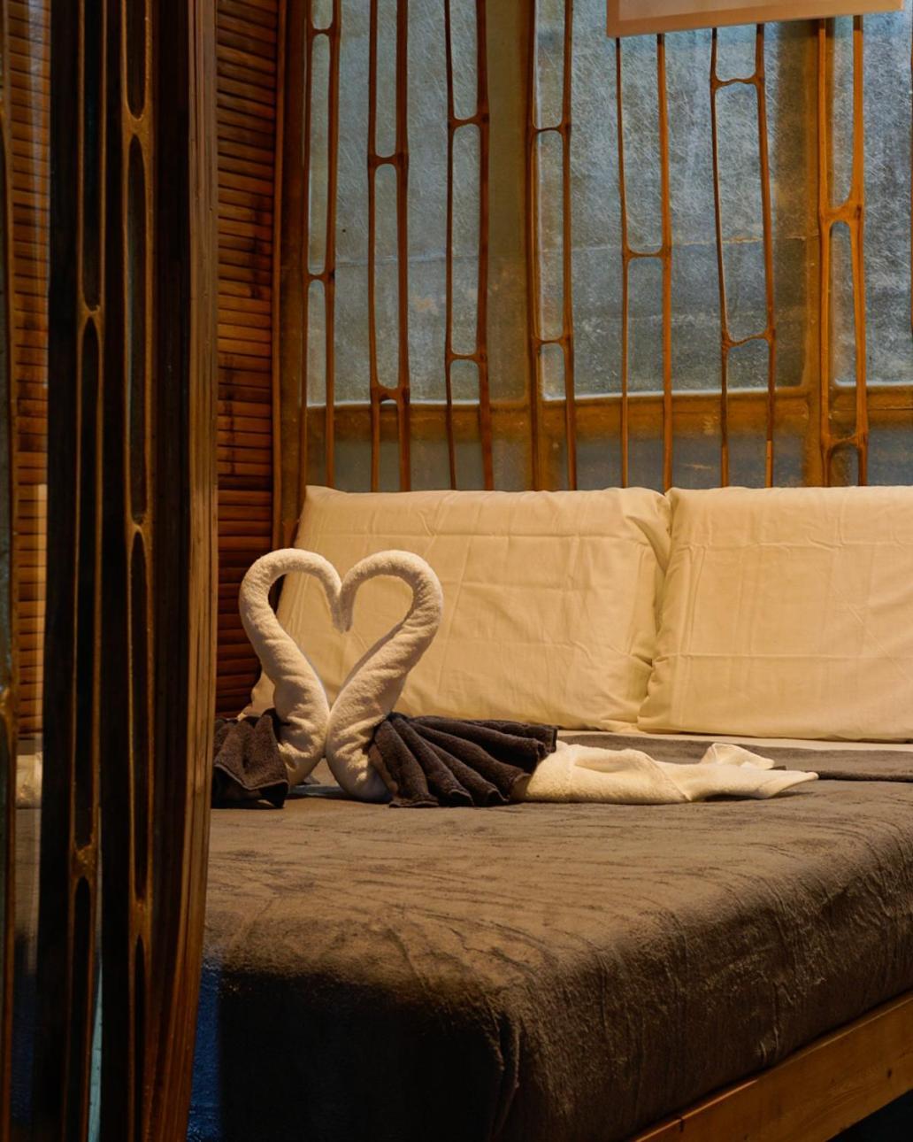 The Backyard Inn Моалбоал Екстериор снимка